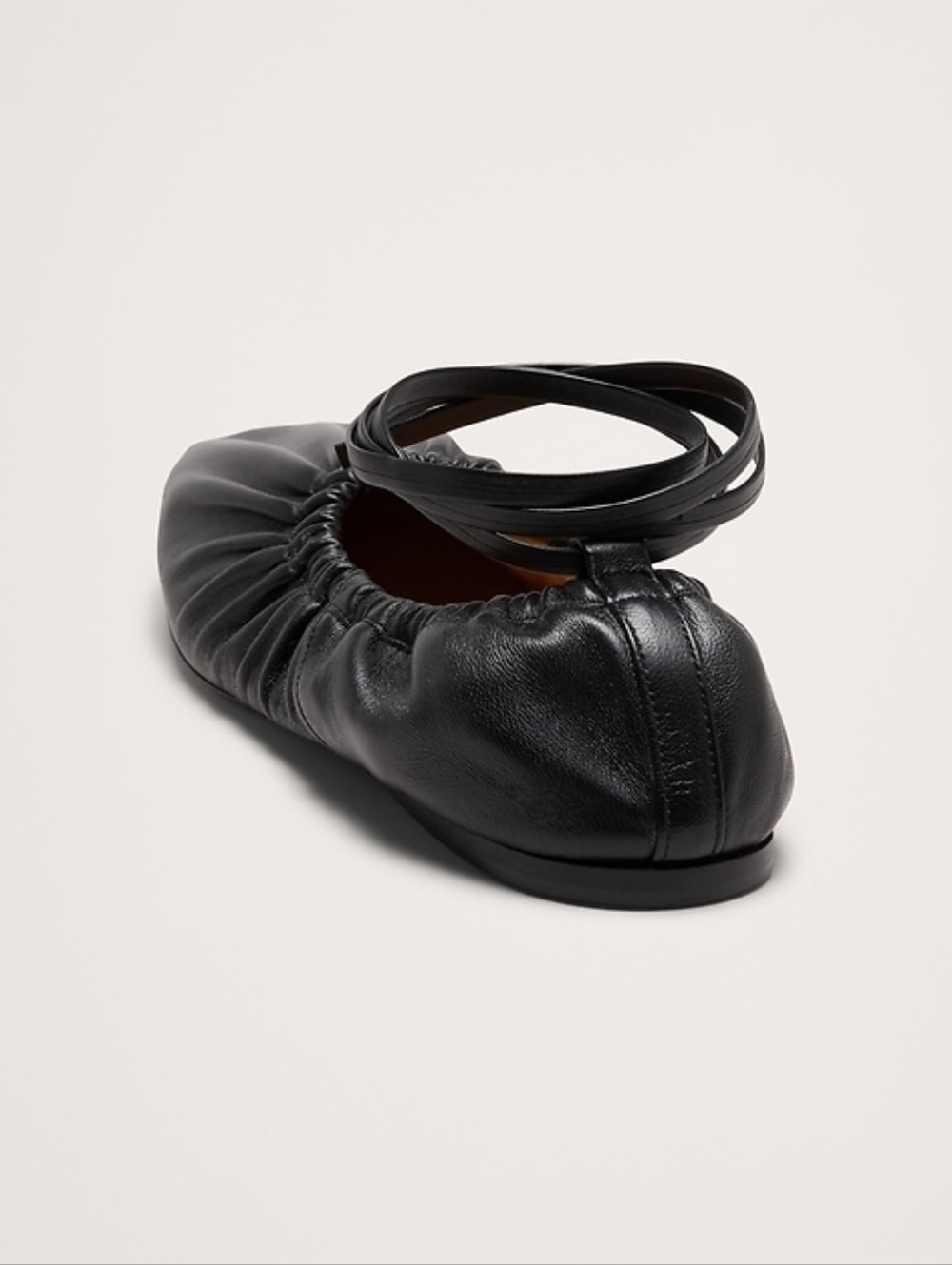 NWOB Banana Express Ruched Leather Ballet Flat Size 8 - Picture 5 of 7